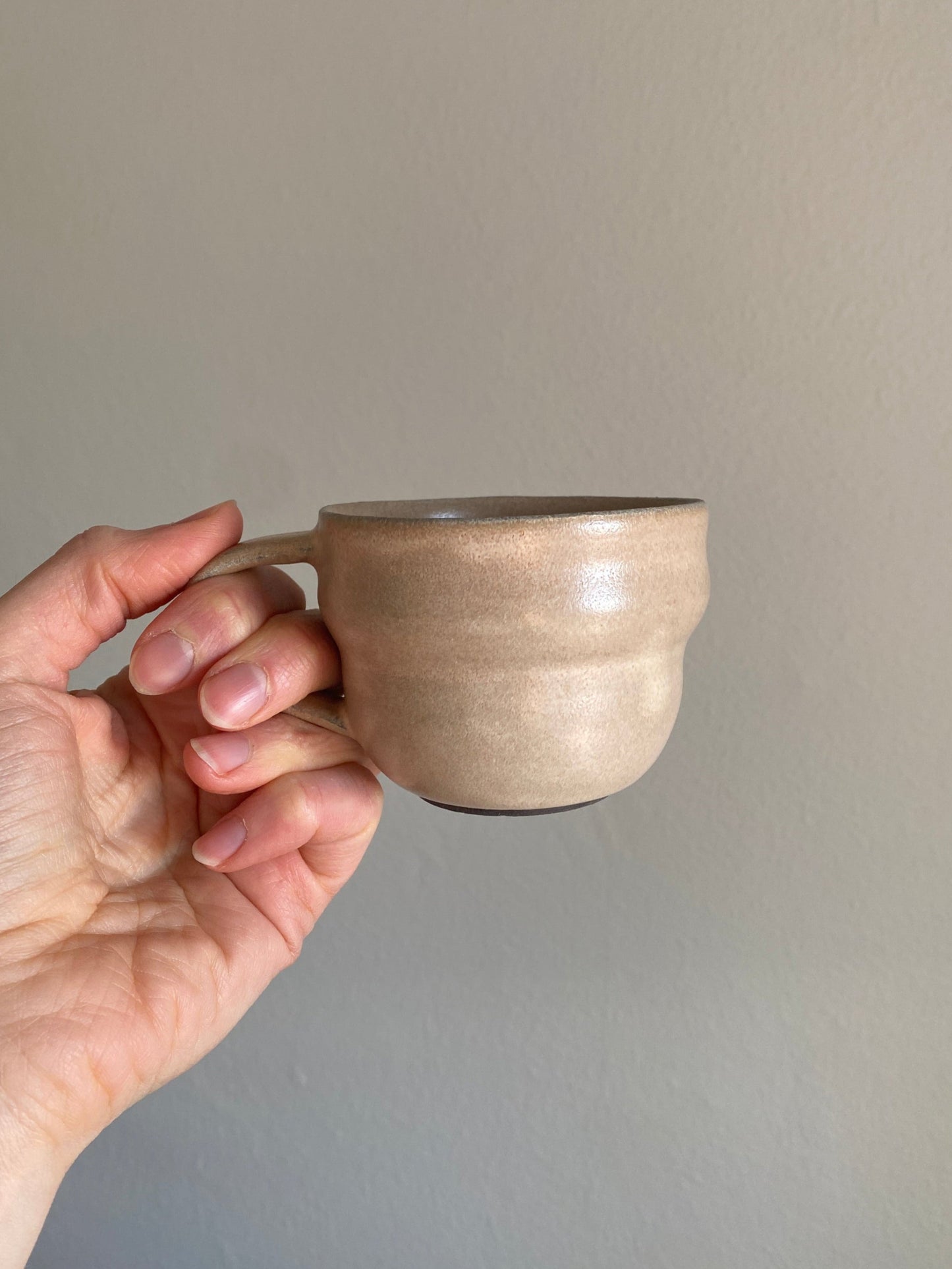 Curvy Cup with Handle ~ Beige Rose 160 ml